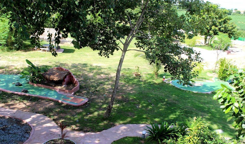 Mirabel Club Resort Praia de Jomtien Exterior foto